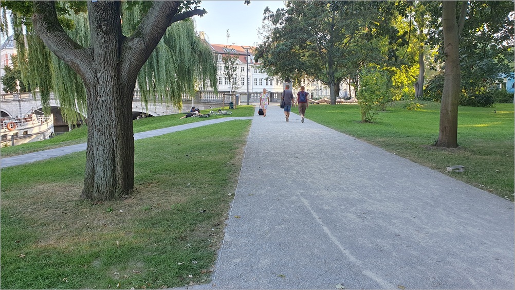 fischerinsel_park03.jpg