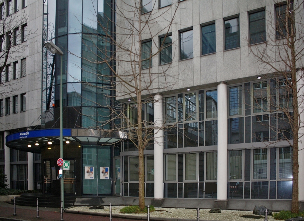 Mainzer Landstraße zwischen Taunusanlage und Platz der Republik Seite