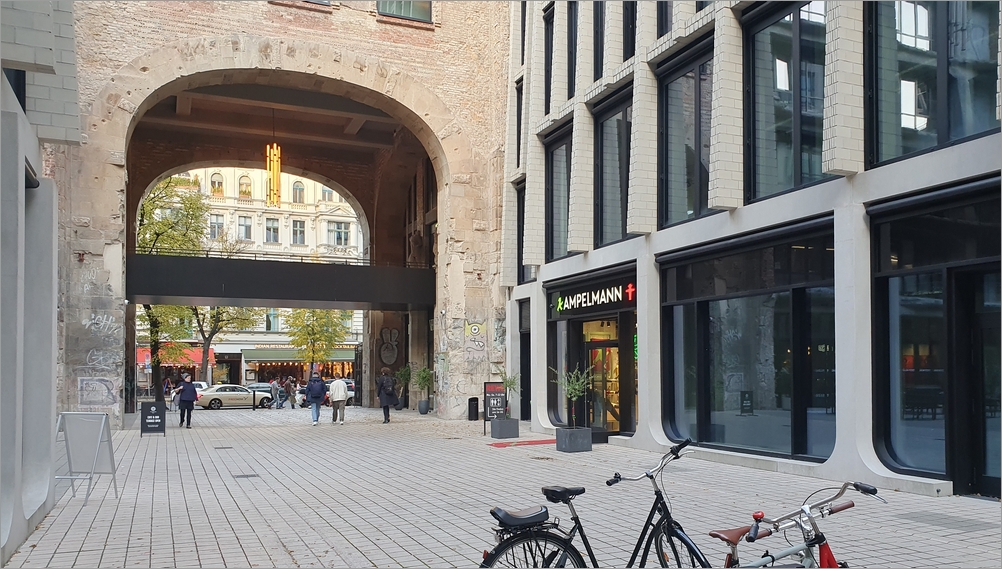 tacheles_laeden01.jpg