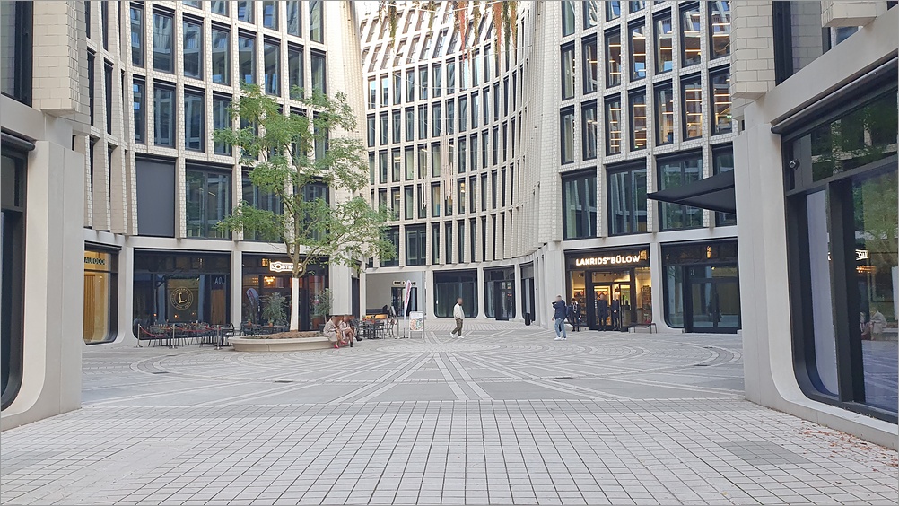 tacheles_laeden02.jpg