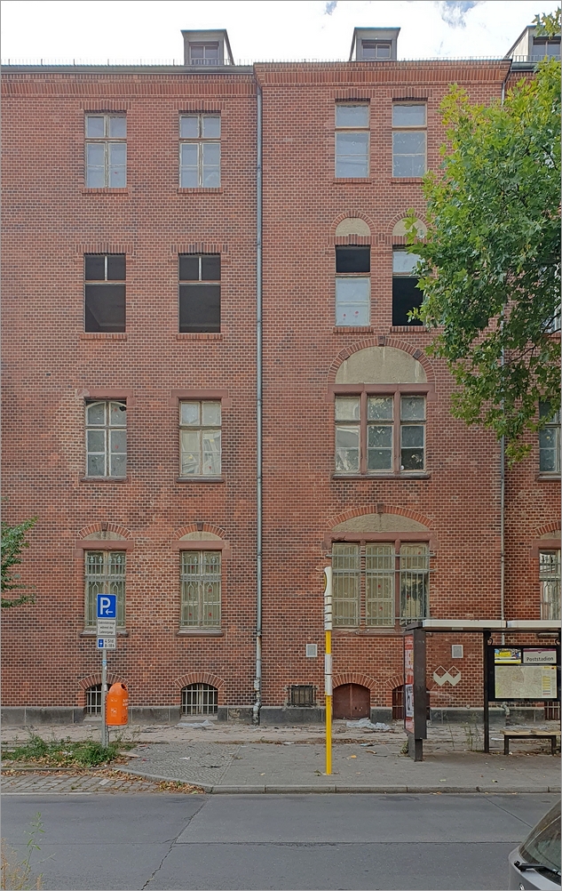 knast_lehrterstr02.jpg