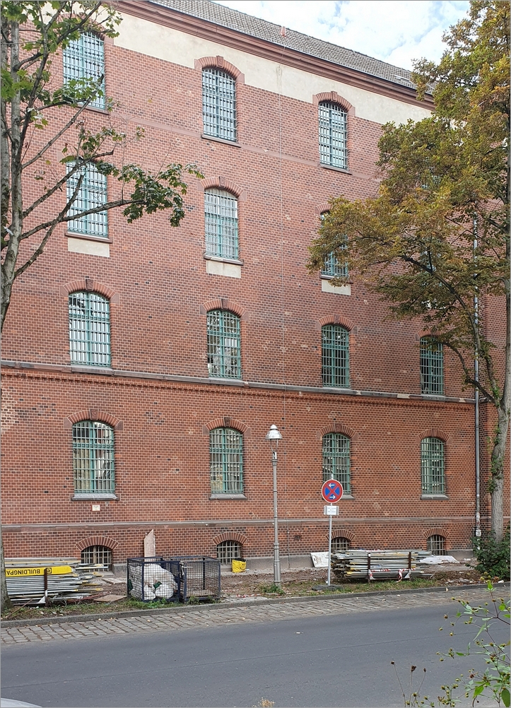 knast_lehrterstr03.jpg