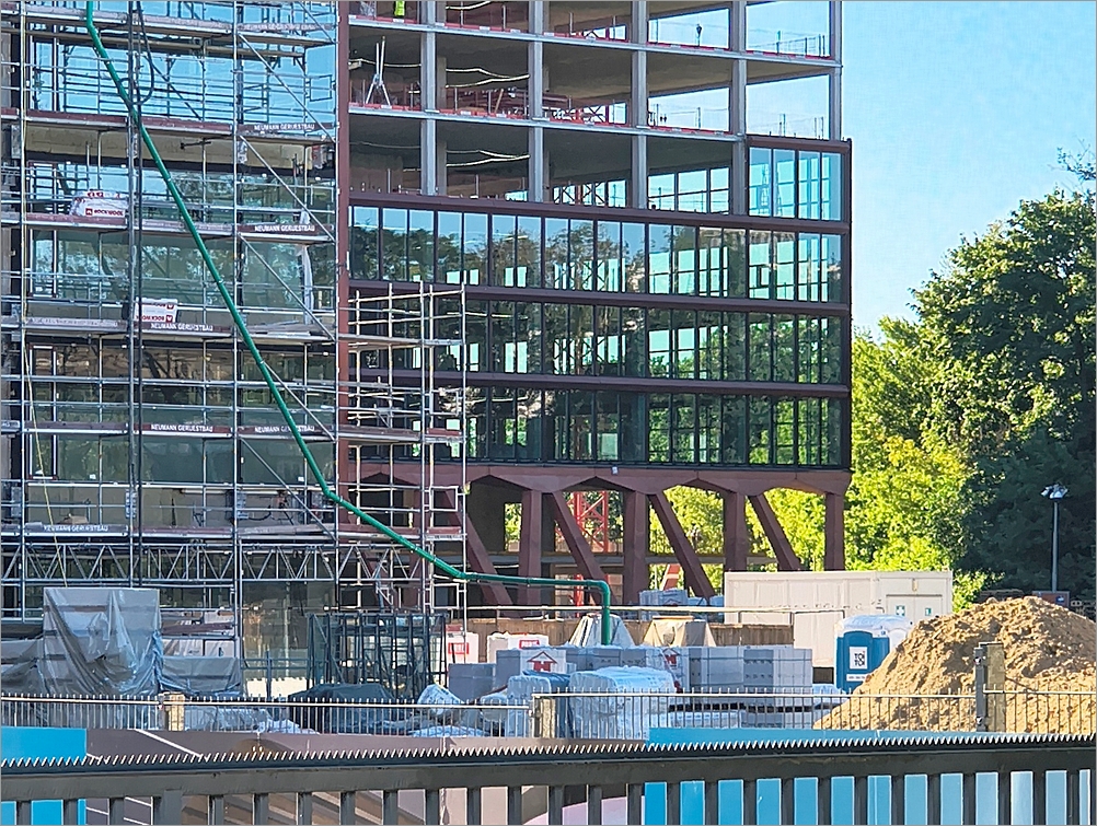 siemensstadt_square03.jpg