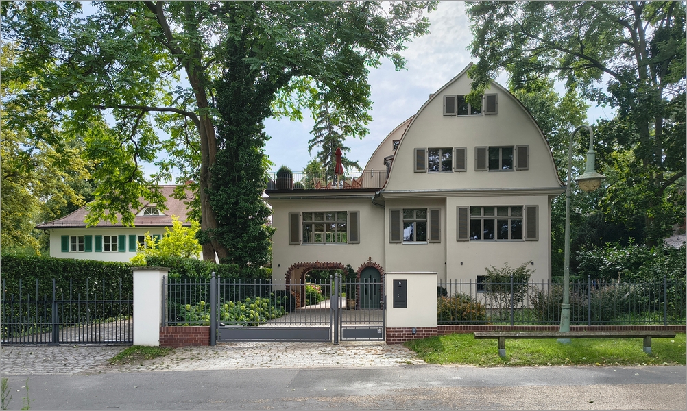 villa_gray01.jpg