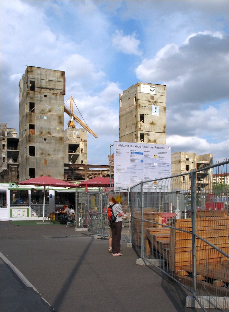 abriss_republikpalast05.jpg