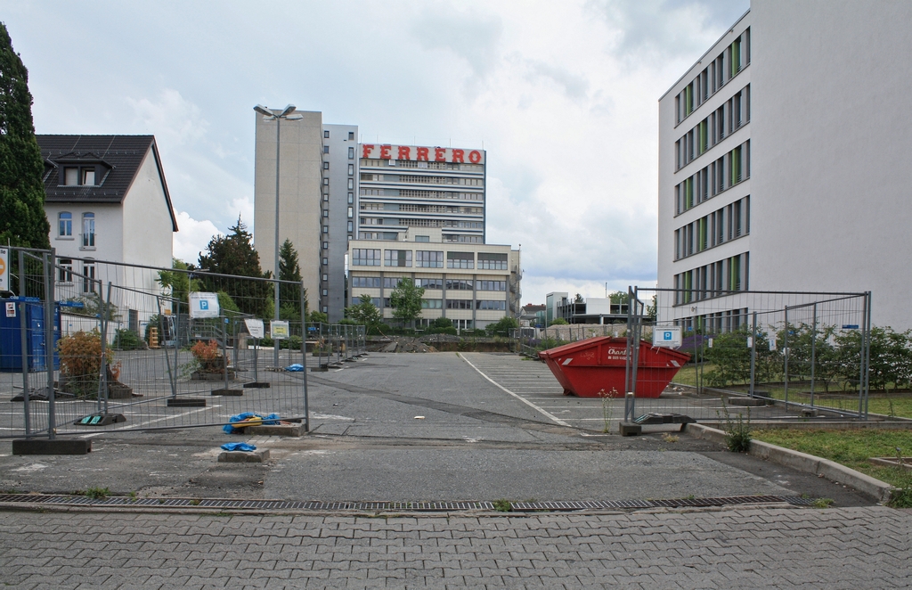 Bild: https://www.deutsches-architektur-forum.de/pics/schmittchen/4339_aschaffenburger_str.21.jpg