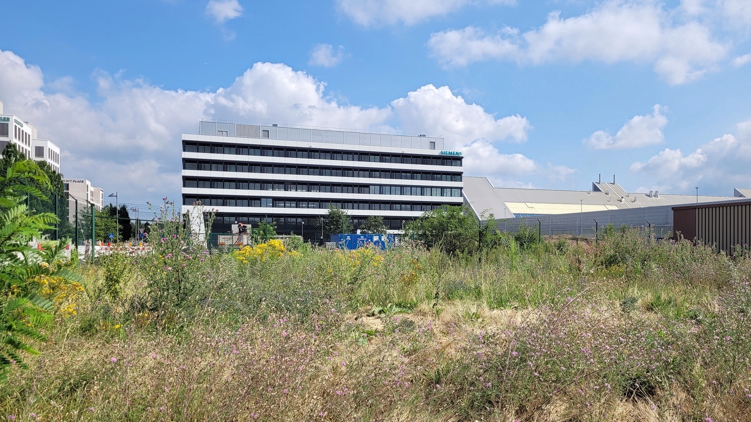 6398_gateway_gardens_premier_inn.jpg