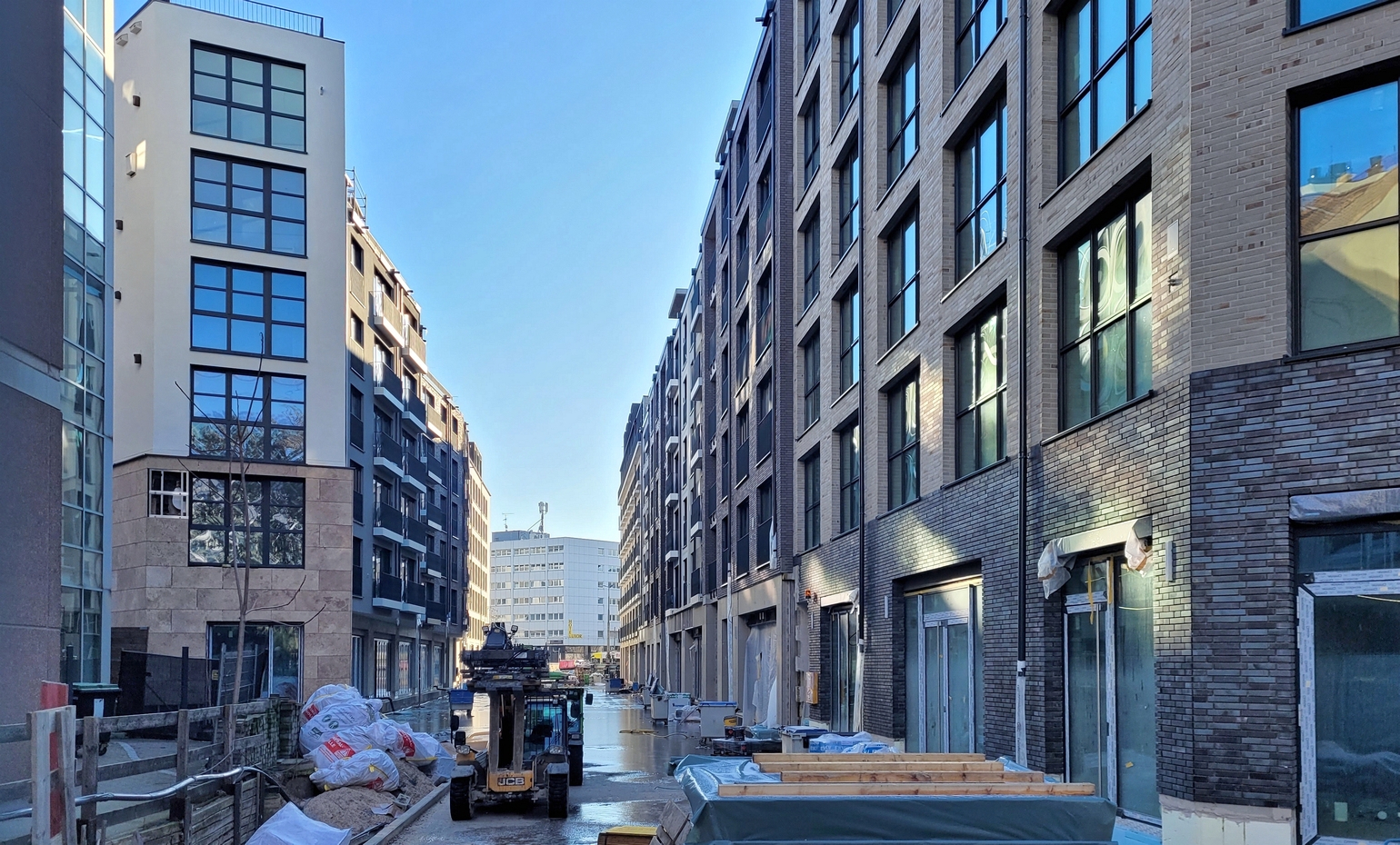 6607_main_yard.jpg