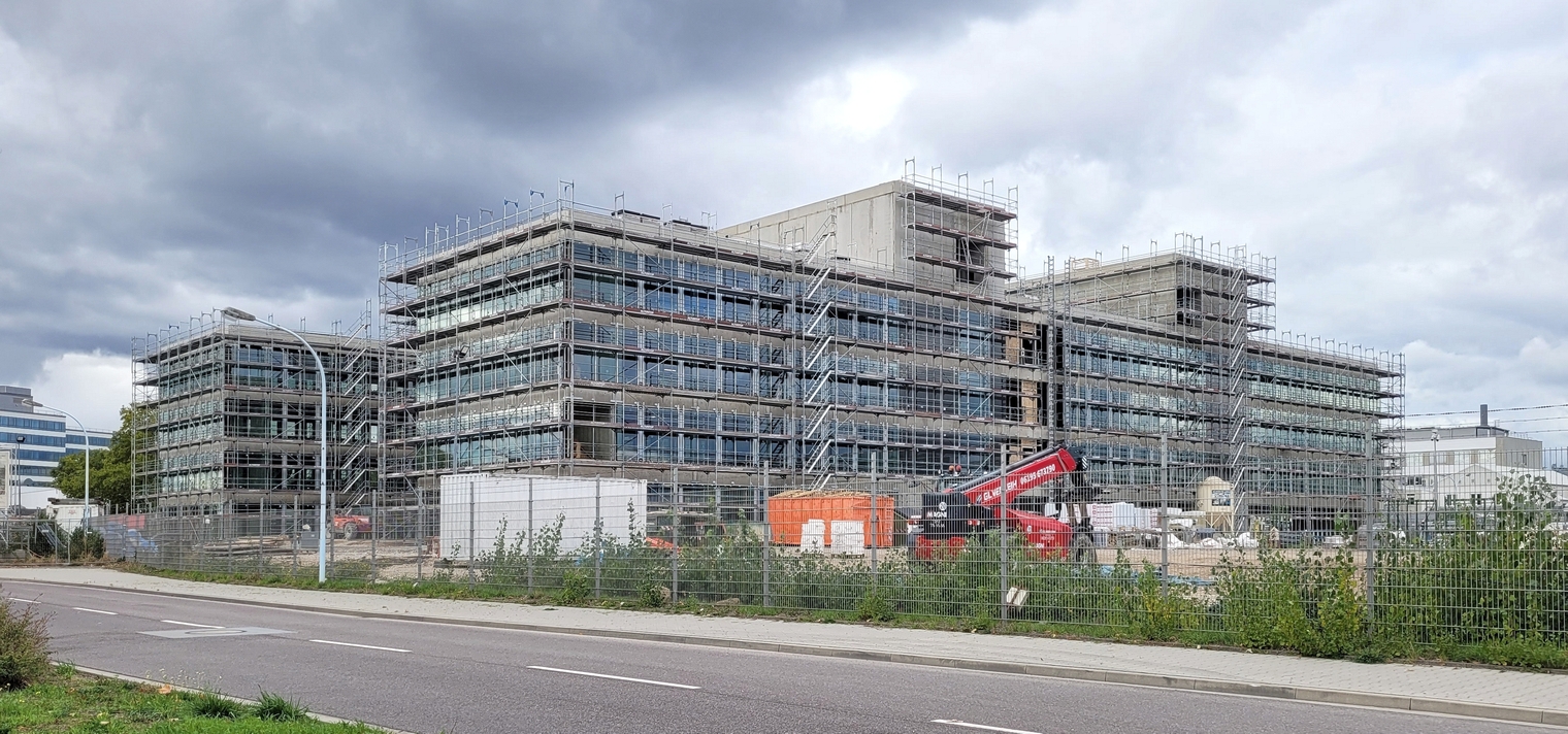 6753_sanofi-neubau_iphoechst_sued.jpg