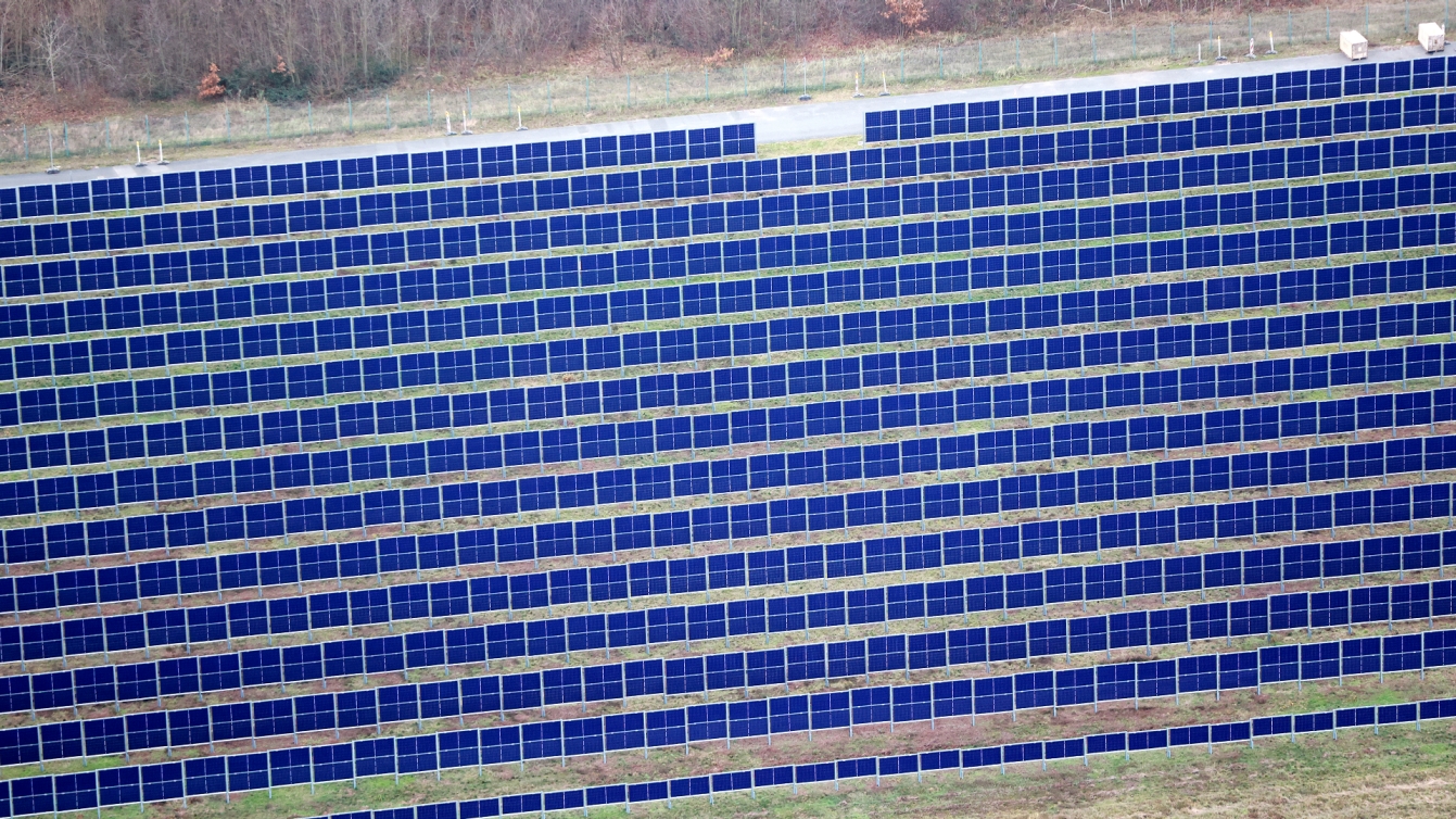 fraport_photovoltaikanlage_west_03.jpg