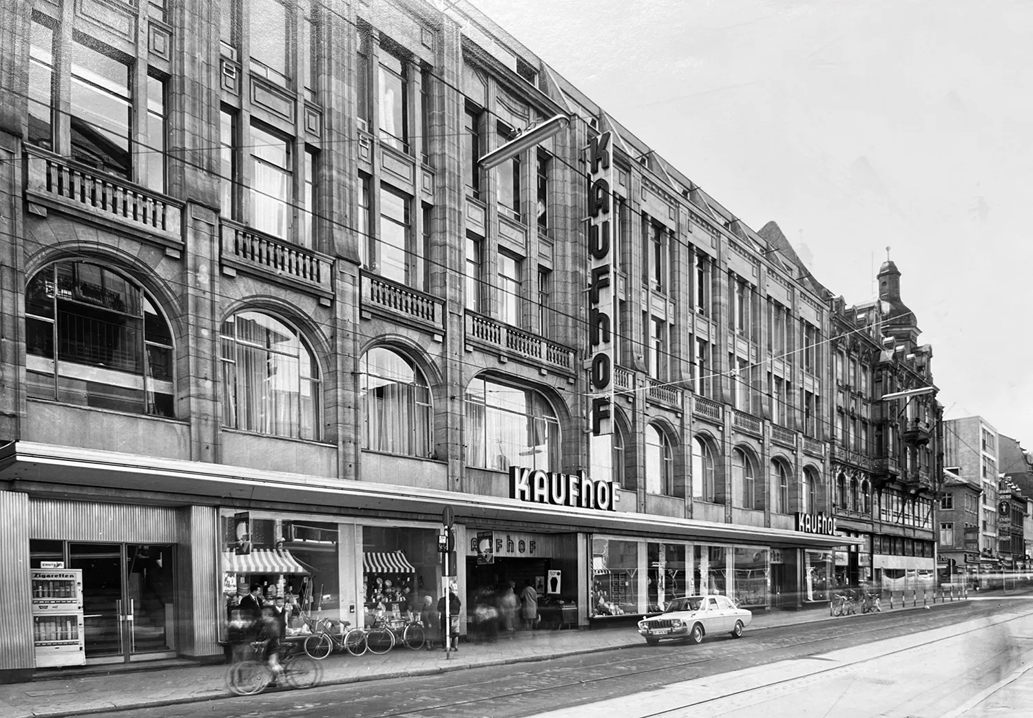 kaufhof-offenbach-1964_(c)_stadtarchiv_offenbach.jpg