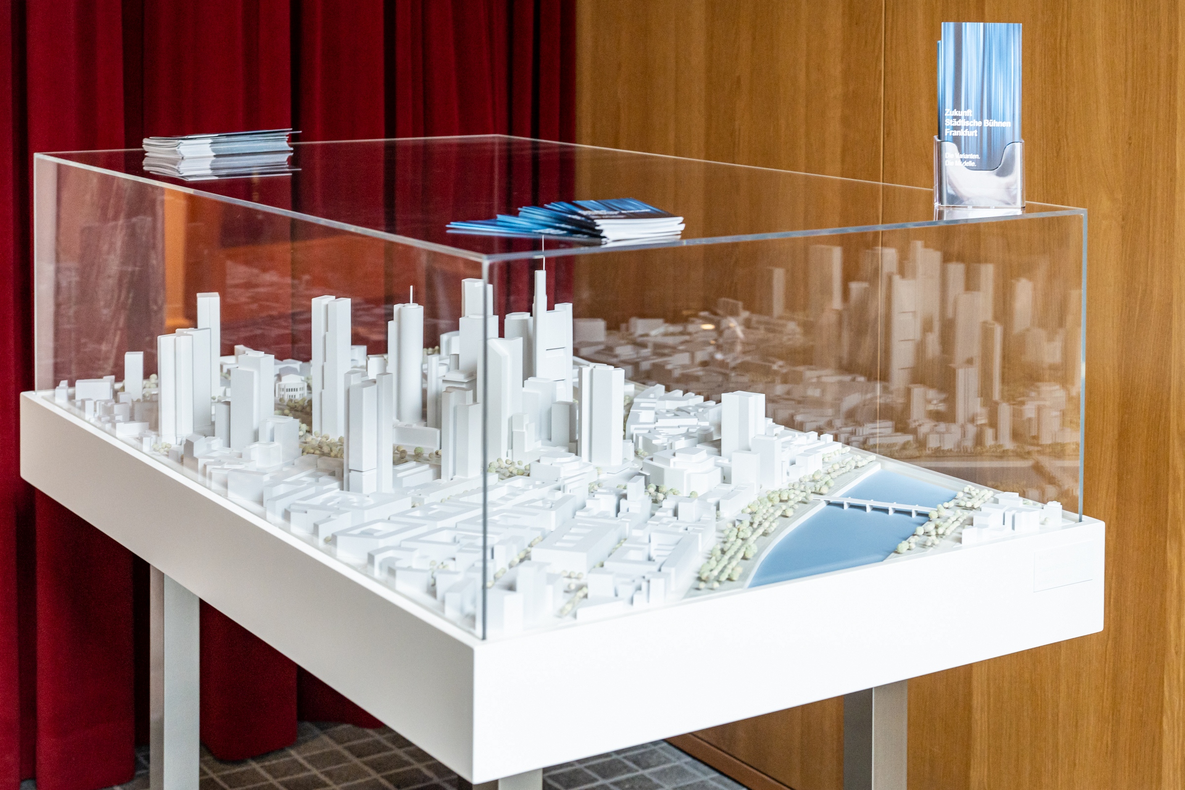 neubau_staedtische_buehnen_modell_spiegelvariante.jpg