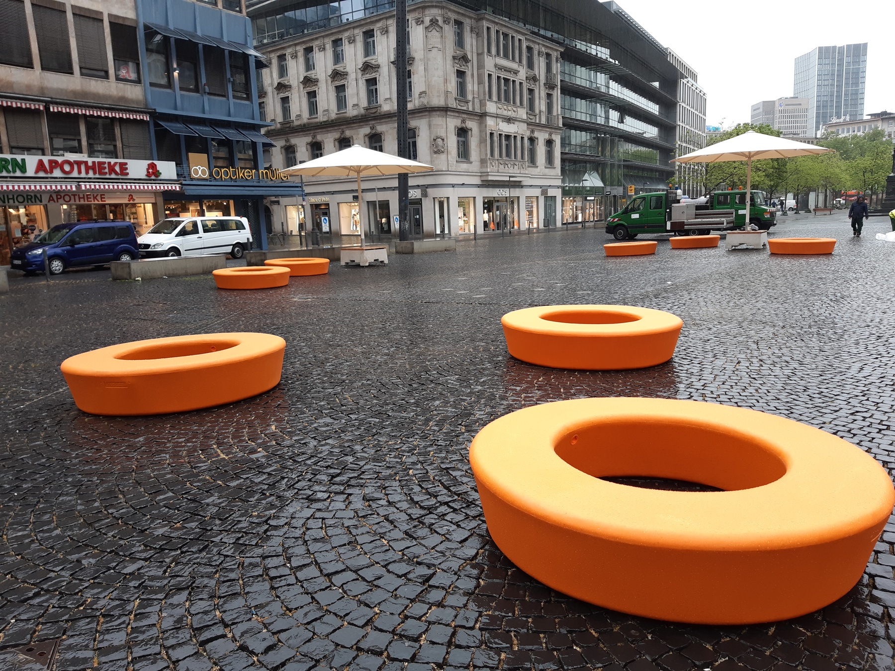 sonnenschirme_am_rathenauplatz.jpg